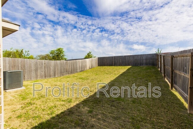 Building Photo - 3505 Abraham Dr