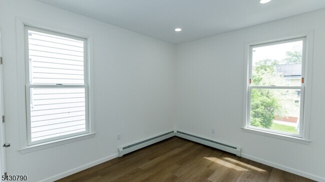 Building Photo - 182 Ellery Ave