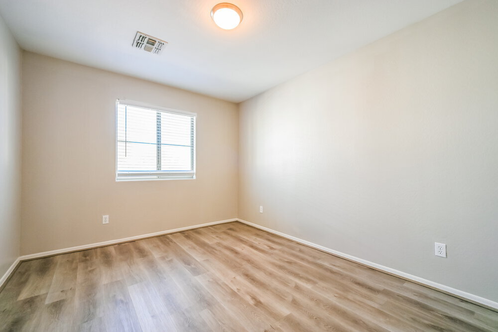 Building Photo - 7032 S 7th Ln