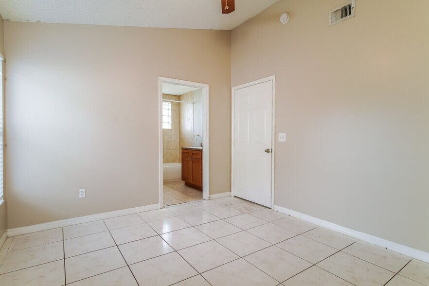 Building Photo - 3744 Dartford Dr