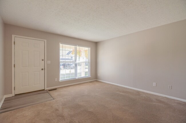 Building Photo - 484-486 Applegate Ln