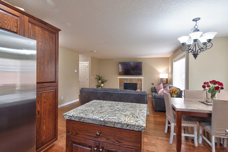 Building Photo - 17536 SW Parkway Ct