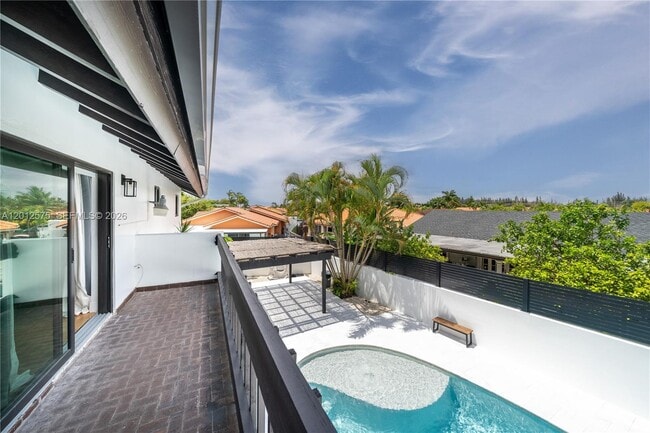 Building Photo - 330 SW 133rd Pl