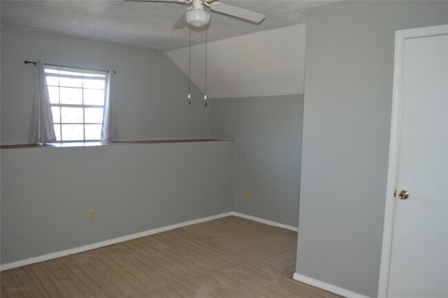 Building Photo - 532 Hollyhock st