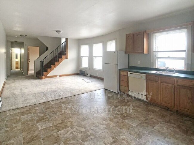 Building Photo - 930 Vine Ave
