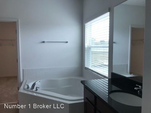 Building Photo - 6 br, 4 bath House - 752 Caterpillar Run