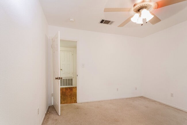 Building Photo - Spacious 4BD/2.5BA Two-Story Home with Lar...