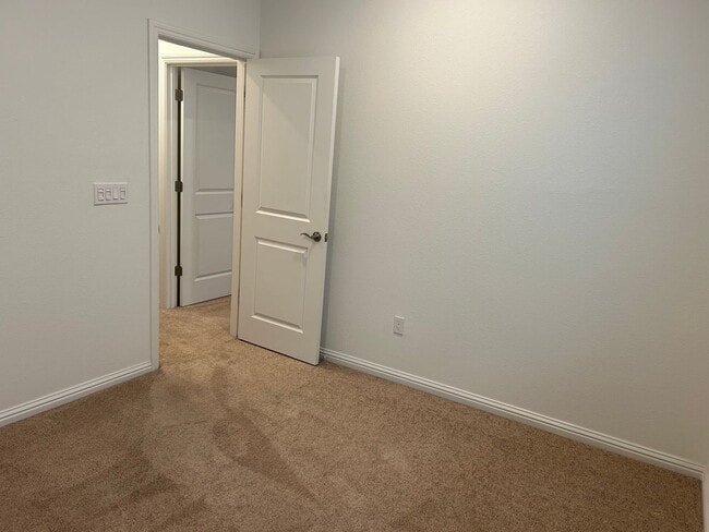 Building Photo - Beautiful 4 Bedroom 3 Bath Brentwood Home