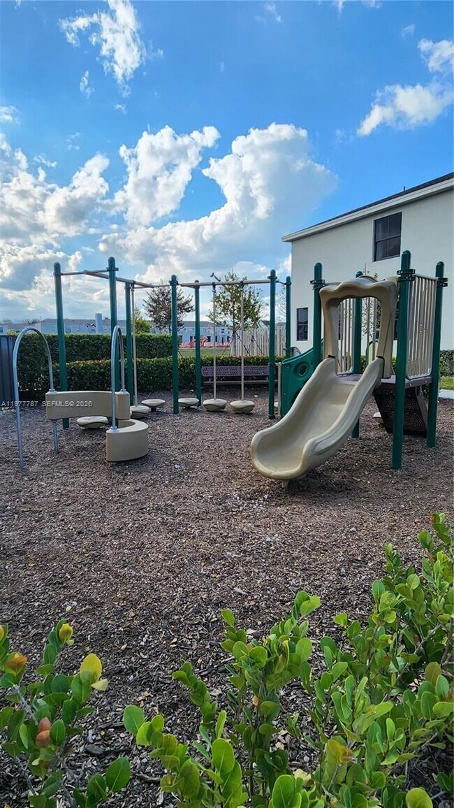 Building Photo - 371 NE 16th St