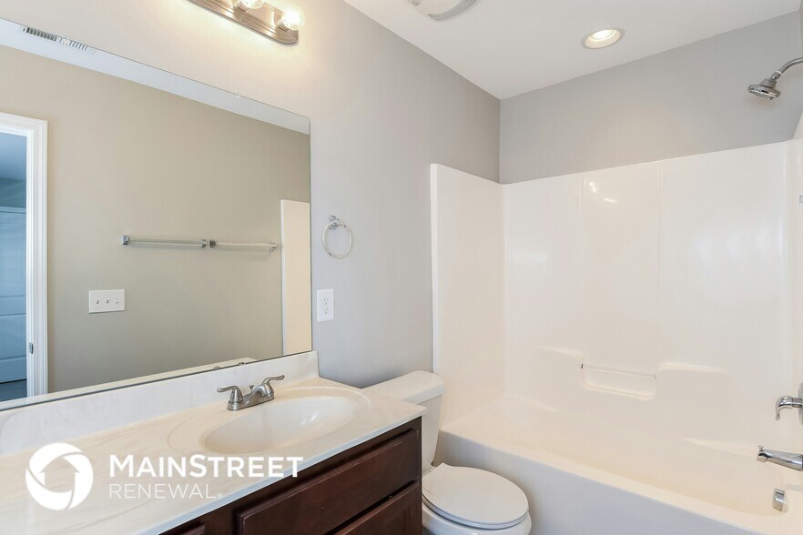 Building Photo - 907 Red Oak Tree Dr