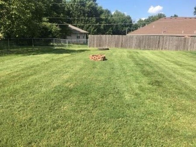 Building Photo - grand