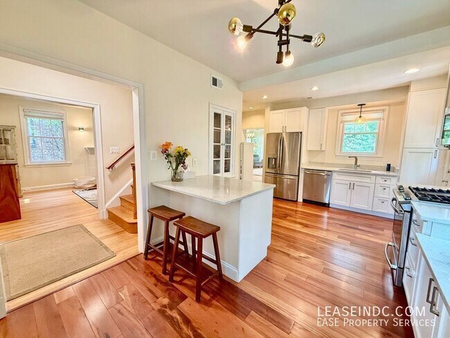 Building Photo - 4825 Butterworth Pl NW