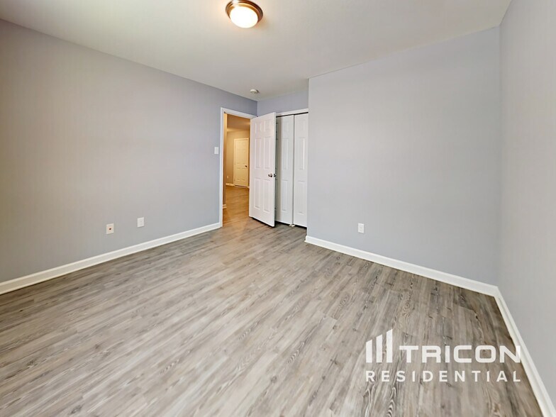 Building Photo - 3367 Pikes Peak Dr