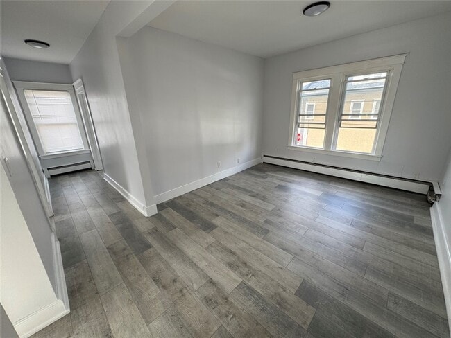 Building Photo - 28 Emma St