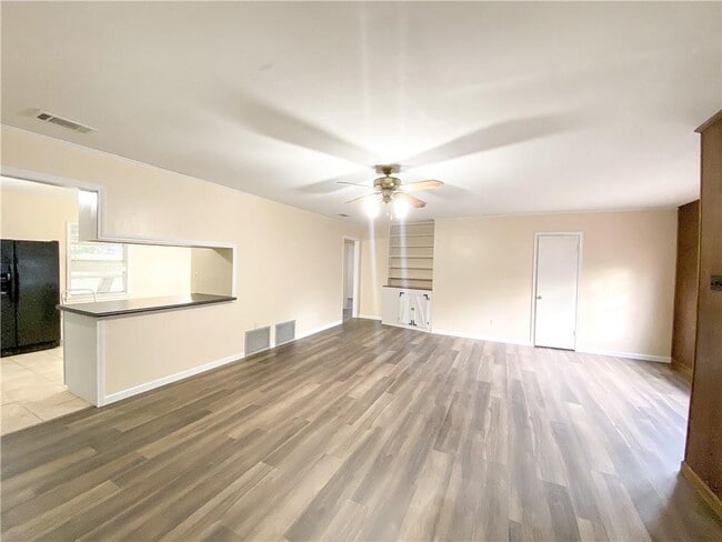Building Photo - 7206 Tangerine Ave