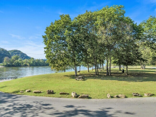 Building Photo - 137 Crockett Hls Ln