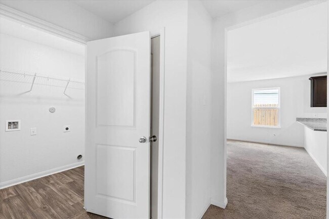 Building Photo - 625 Riverdale Dr
