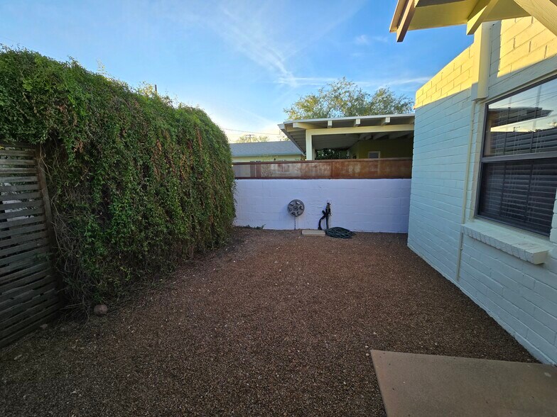 Building Photo - 619 N Jerrie Ave