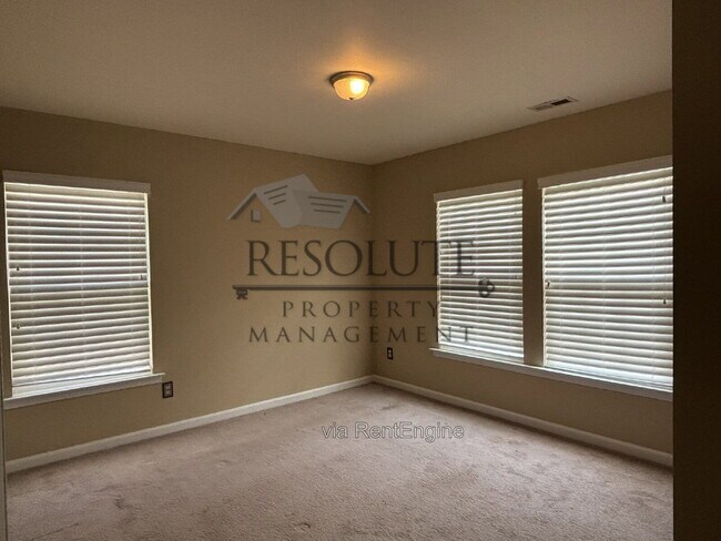 Building Photo - 4 Spicewood Ct