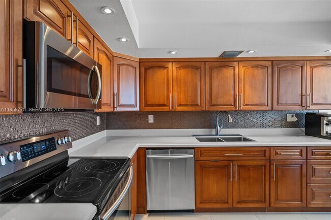 Building Photo - 290 174th St St