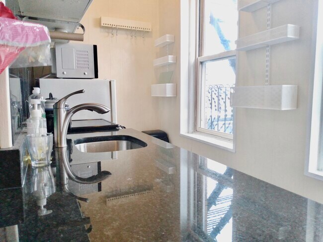 Building Photo - 108 Myrtle St