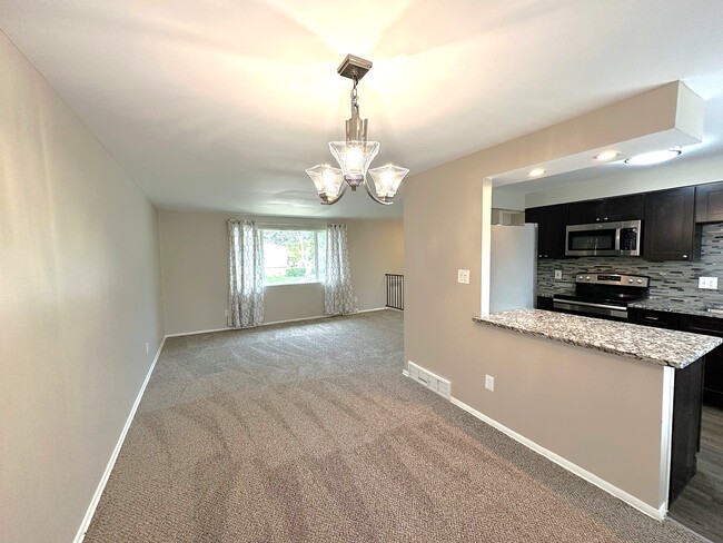 Building Photo - 431 S Victor Way