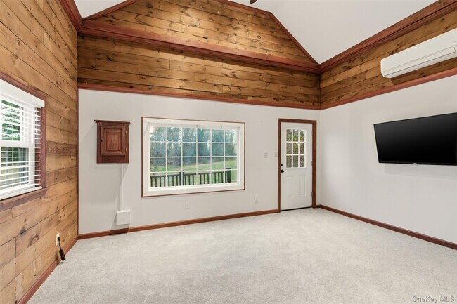 Building Photo - 327 W Neck Rd