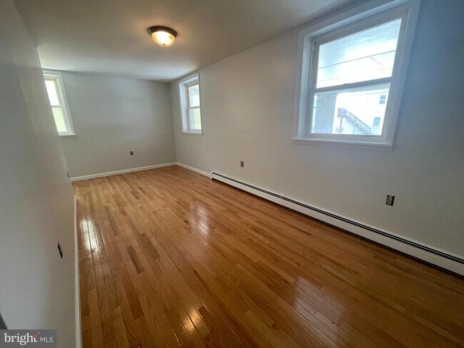 Building Photo - 32 Franklin St