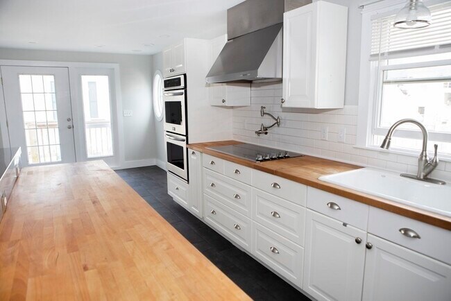 Building Photo - 43 Beacon St