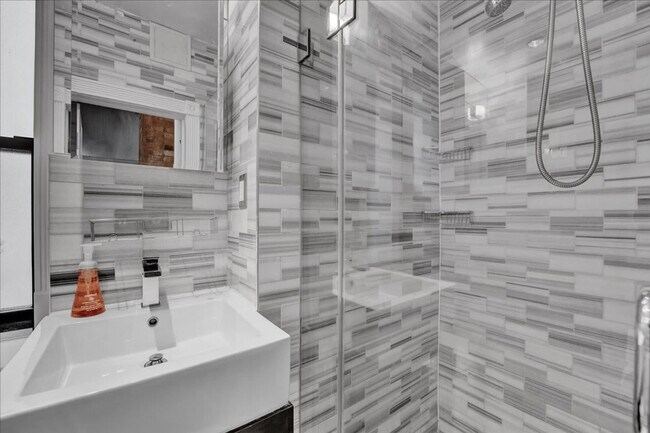 Building Photo - 340 E 18th St