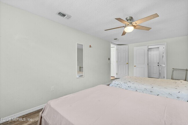 Building Photo - 6204 Commodore Dr