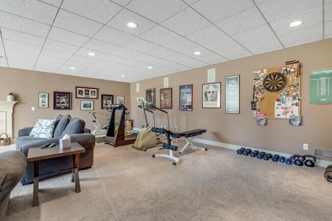 Building Photo - 7040 Royal Villa Ct