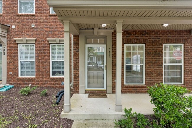Building Photo - Beautifully maintained 3-bedroom, 2-bath townhome in Nashville’s highly desirable Lennox Village
