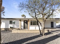 Building Photo - 718 W Vine Ave