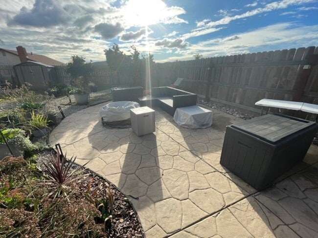 Building Photo - 160 Calle Querido