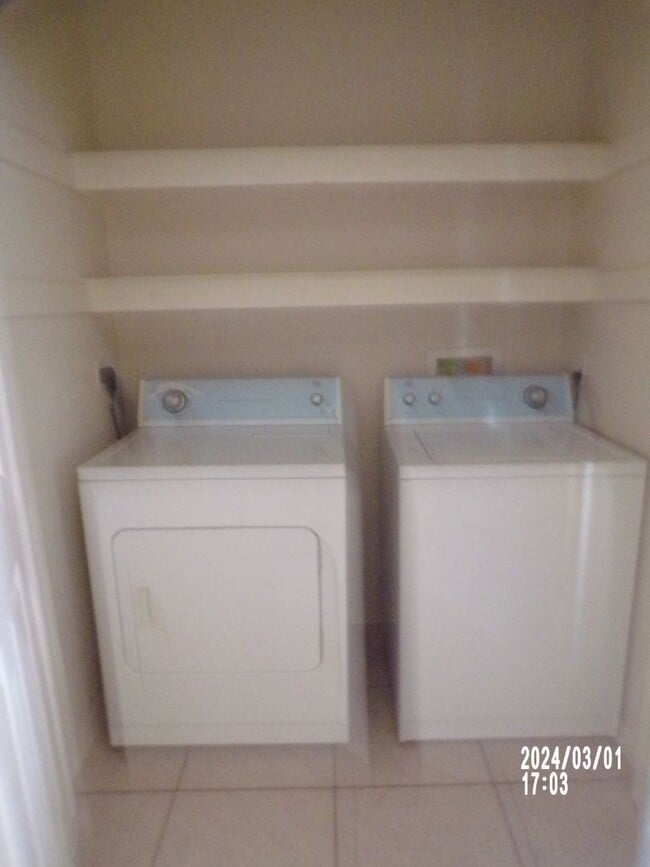 Building Photo - Great Townhouse