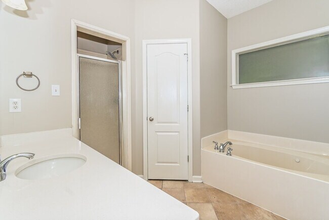 Building Photo - 8138 Woodson Dr