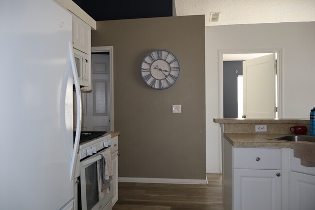 Building Photo - 6912 Long Needle Ct