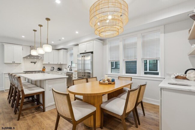 Building Photo - 9412 Ventnor Ave