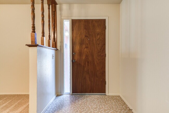 Building Photo - Wonderful 2 Bedroom 1.5 Bathroom Duplex!!!