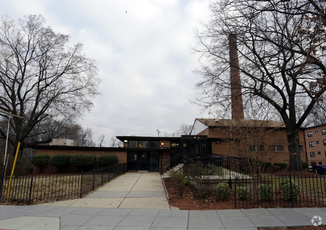 Building Photo - Kenilworth Courts/Parkside Addition