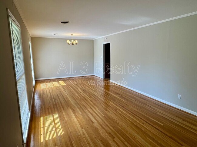 Building Photo - 3253 Windwood Dr