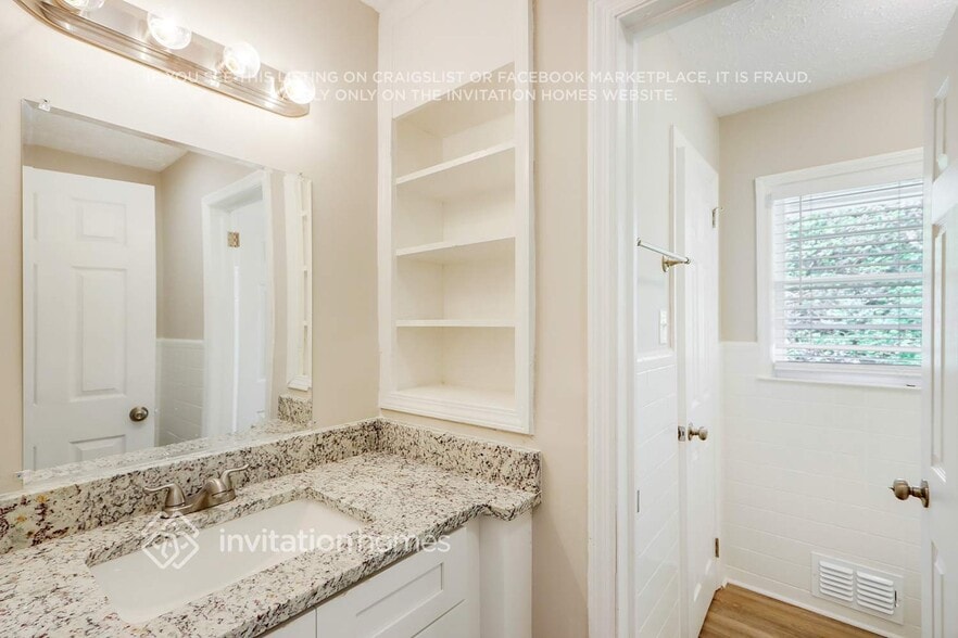 Building Photo - 4378 Chelou Dr