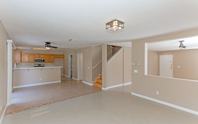 Building Photo - Large 4 Bedroom, 2.5 Bath Home with Large 3 Car Garage!!