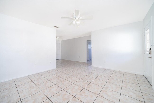 Building Photo - 118 E Muriel St