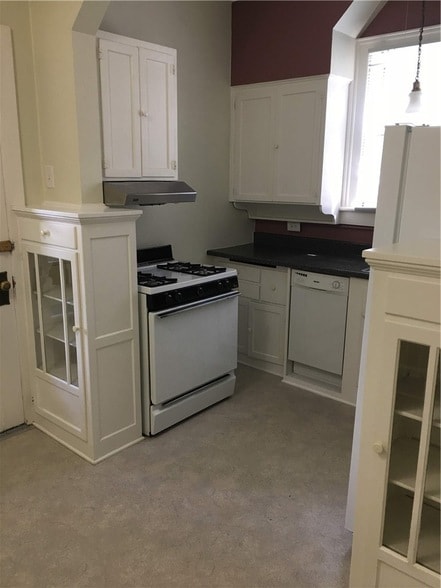 Building Photo - 168 Pine St