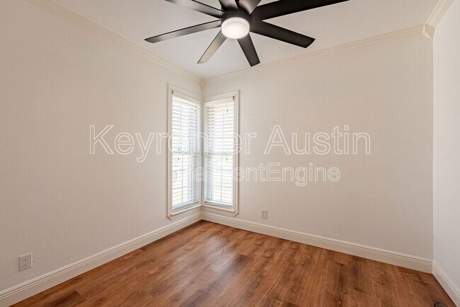 Building Photo - 902 Speer Ln