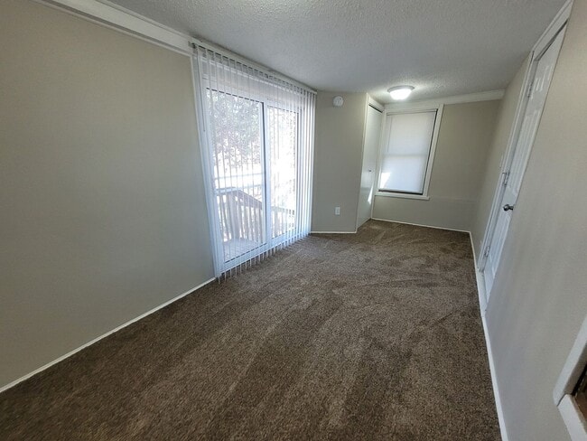 Building Photo - Four bedroom home on Indianola Ave with large yard and two decks!