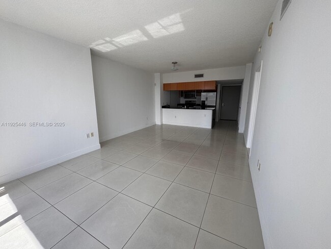 Building Photo - 1750 N Bayshore Dr