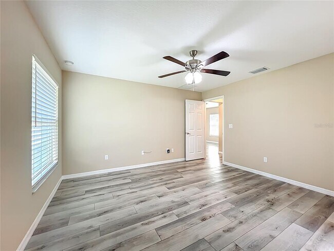 Building Photo - 1954 NW 21st Ave